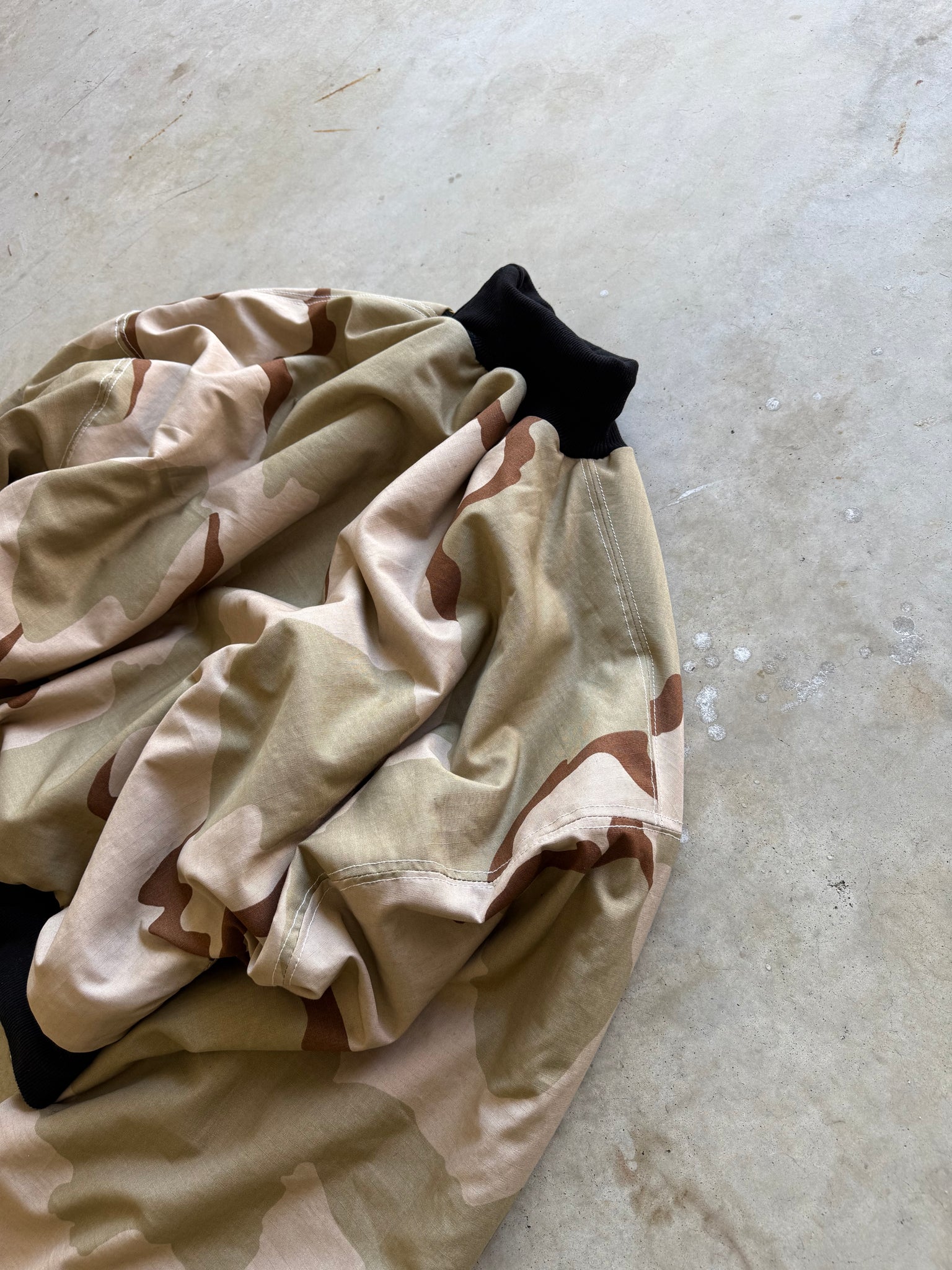 REVERSIBLE CAMO PULLOVER SAMPLE